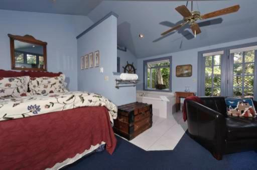 Queen Suite interior