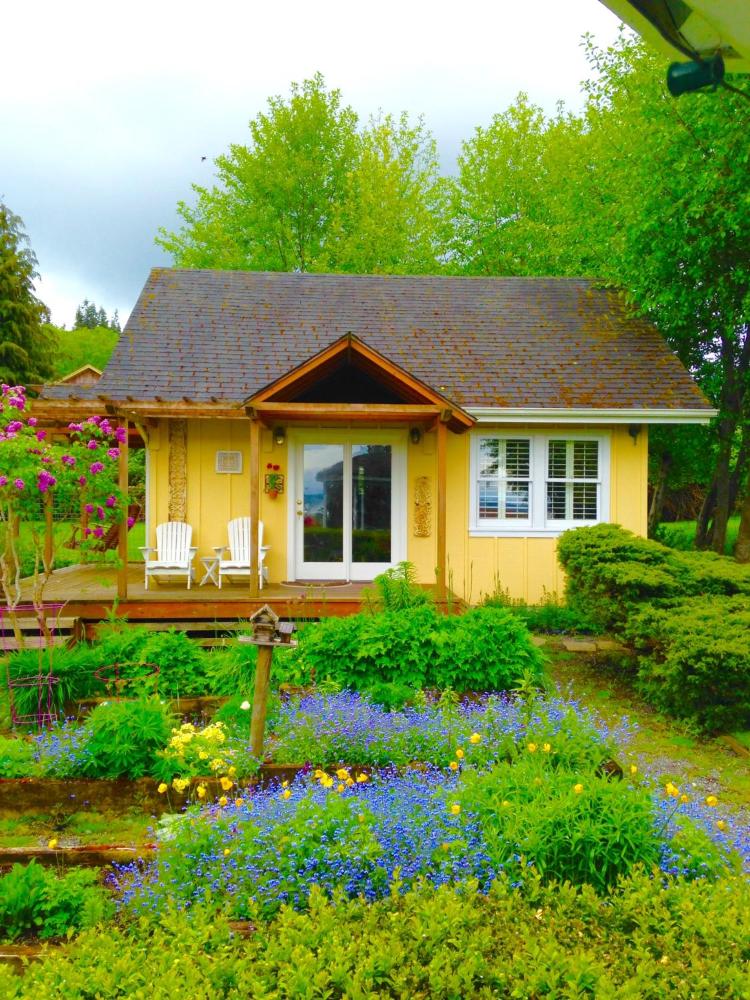 Deluxe Cottage interior